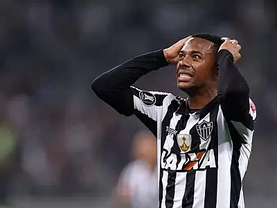Robinho passa noite na cadeia e ficará uma semana em cela separada
