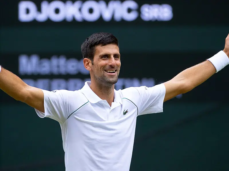 Djokovic publica foto em quadra e diz que tentará competir torneio