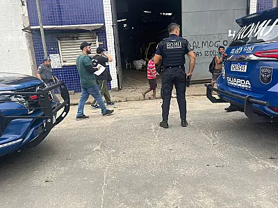 Força-Tarefa da Prefeitura de Santos suspende atividade de ferro-velho clandestino no Paquetá