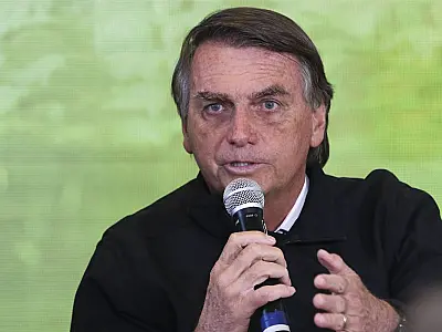 Bolsonaro nega ter pedido joias de presente da Arábia Saudita e se diz 'crucificado'