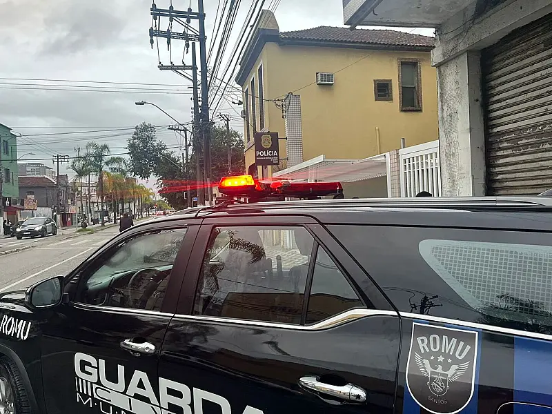 Força-tarefa da Prefeitura flagra furto de energia e fecha ferro-velho em Santos