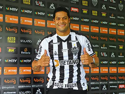 Hulk marca, Atlético empata com Cruzeiro e complica o rival no Mineiro