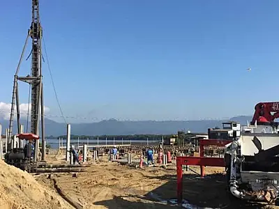Obras do Parque Palafitas em Santos avançam com encerramento de concretagem de estacas