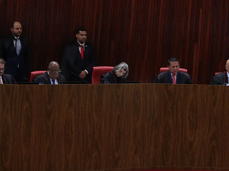 TSE entra hoje na quarta sessão para julgamento de Bolsonaro