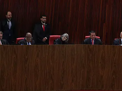TSE entra hoje na quarta sessão para julgamento de Bolsonaro