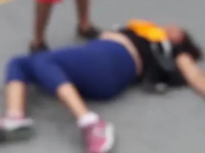 Mulher é espancada e esfaqueada por homem que teria transtornos mentais