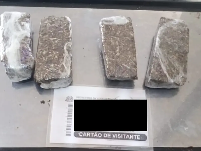 Jovem é surpreendida portando droga ao tentar visitar o companheiro preso