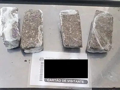 Jovem é surpreendida portando droga ao tentar visitar o companheiro preso