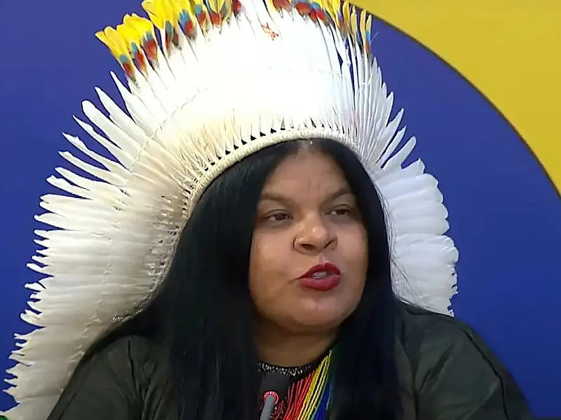 Ministra Sonia Guajajara recebe da ONU o Prêmio Campeões da Terra