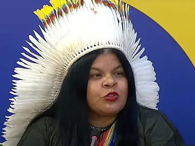 Ministra Sonia Guajajara recebe da ONU o Prêmio Campeões da Terra
