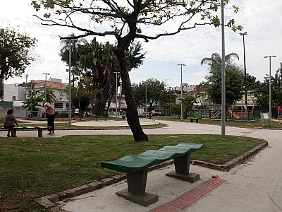 Moradores da Vila Belmiro, em Santos, já aproveitam mais uma praça revitalizada