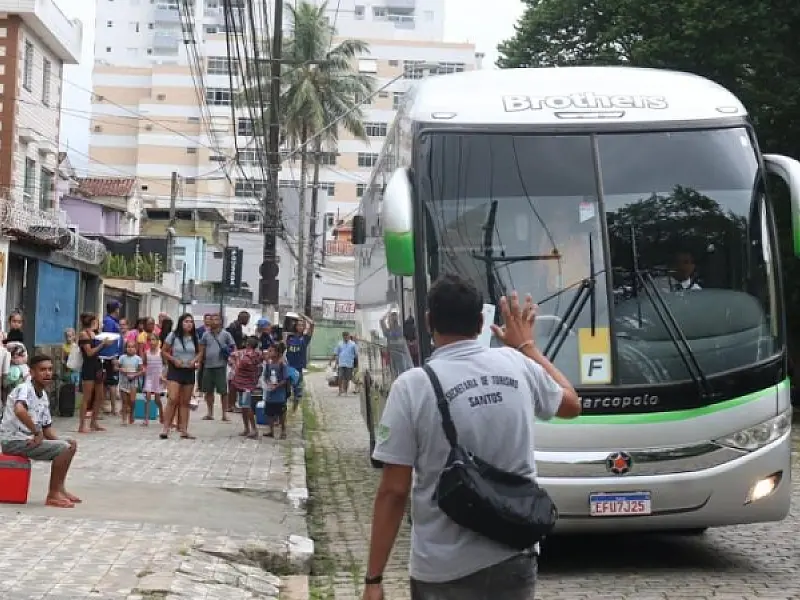 Fiscalização do turismo de um dia aborda veículos na entrada de Santos e região da orla