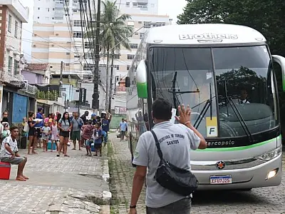 Fiscalização do turismo de um dia aborda veículos na entrada de Santos e região da orla