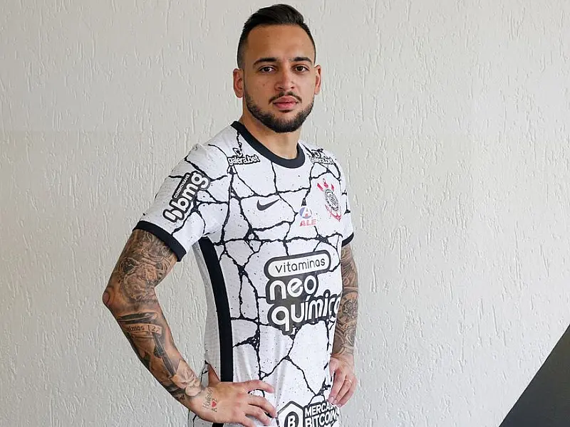 Após fugir da Guerra na Ucrânia, Maycon é apresentado pelo Corinthians