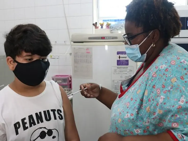 Santos antecipa vacinas que seriam aplicadas no Carnaval
