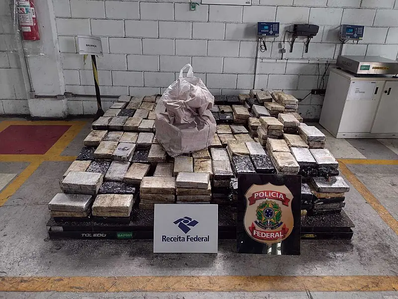 Trabalho integrado da Receita Federal e da PF é concluído com a apreensão de 683 kg de cocaína