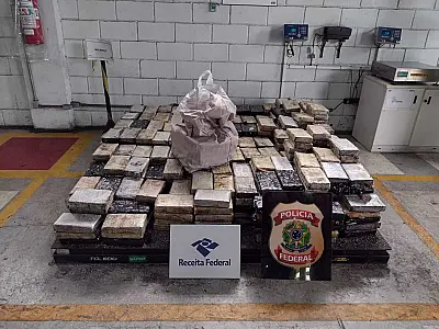 Trabalho integrado da Receita Federal e da PF é concluído com a apreensão de 683 kg de cocaína