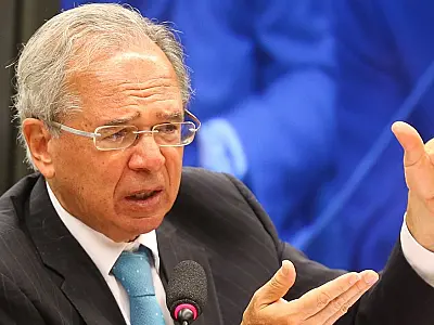 Guedes testa positivo para Covid-19 após viagem aos EUA e cancela compromissos
