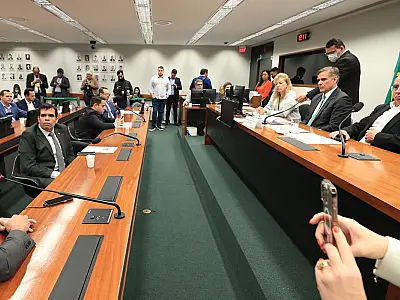 Conselho de ética da Câmara abre processo contra sete deputados