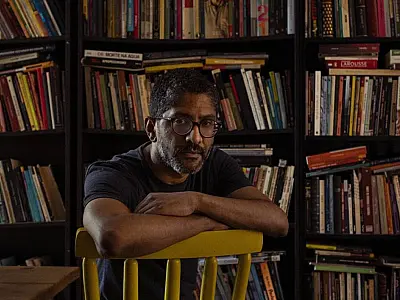 Como a peça 'O Avesso da Pele' discute racismo e a precariedade do ensino
