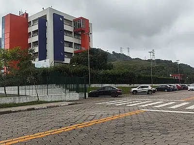 Obras e Melhorias: Guarujá revitaliza sinalização viária de ruas e avenidas