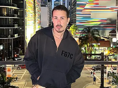 Carlinhos Maia diz que fãs têm feito greve de fome após anunciar fim da relação