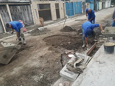 Bairro da Zona Noroeste de Santos vê avanço de obras de drenagem e pavimentação