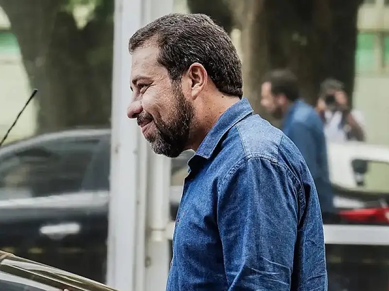 Mulheres são detidas sob suspeita de distribuir panfleto contra Nunes proibido por juiz