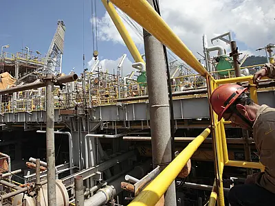 Produção nacional de petróleo teve queda de 3,8% em fevereiro