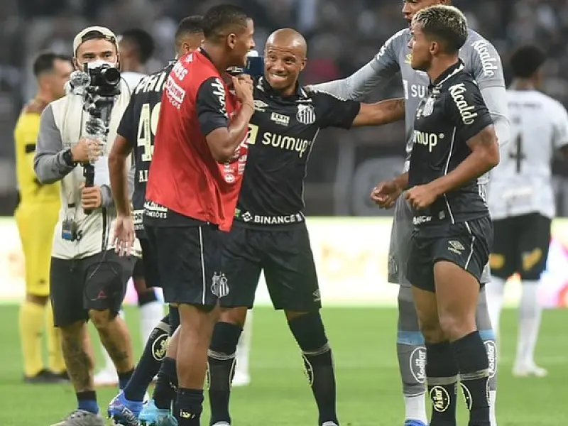 Embalado após vitória sobre o Corinthians, Santos visita o Guarani neste domingo