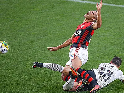 Flamengo tem vitória na Justiça em ação de Ederson, lesionado por Fagner
