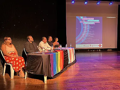 Guarujá discute políticas para garantia de direitos da população LGBTQIAPN+