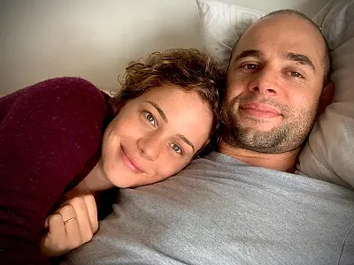 Leandra Leal e Guilherme Burgos anunciam gravidez