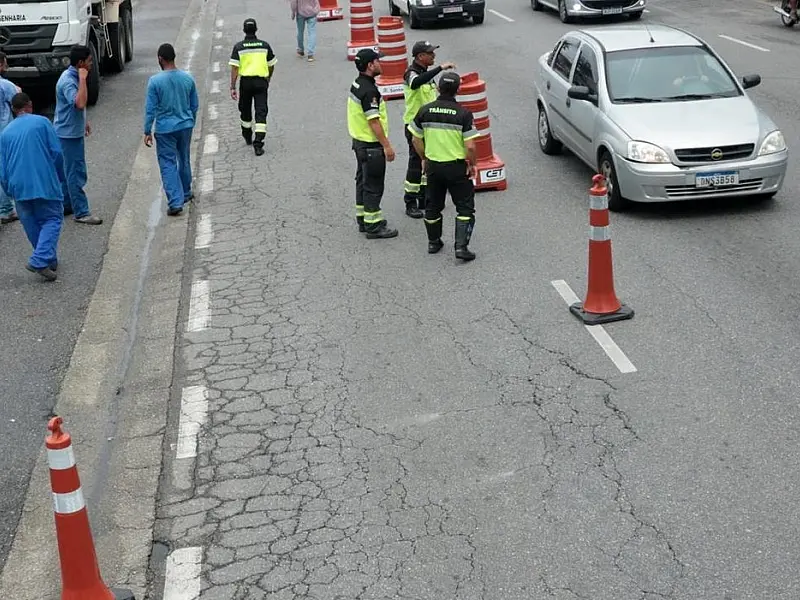 Obras de drenagem para atender morro em Santos começam nesta terça.