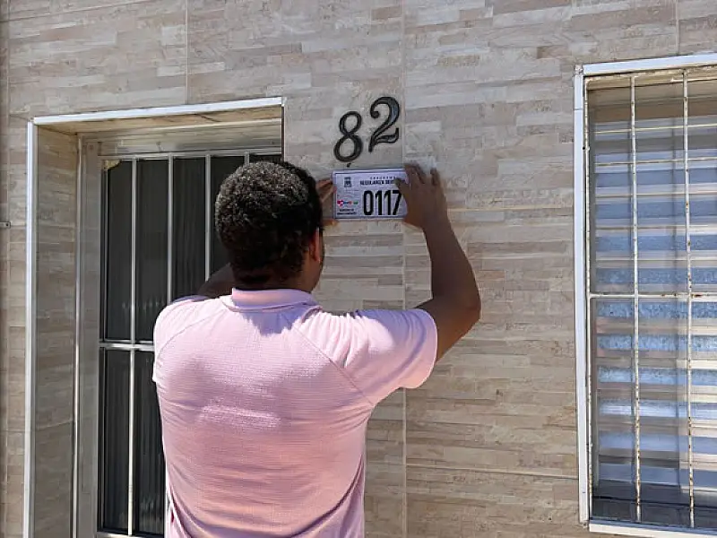Regularização fundiária avança em Bertioga com emplacamento de unidades habitacionais