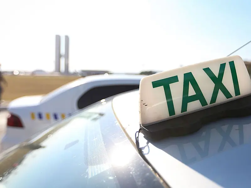 Governo promete benefício extra a taxistas em meio à campanha eleitoral