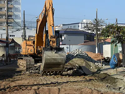 Prefeitura de PG realiza obra no canal Negro Velho e via no Bairro Tupi será interditada