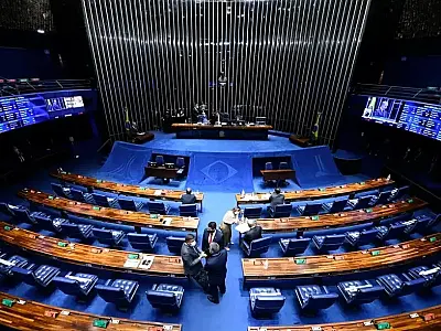 Senado aprova aumento salarial de 9% a servidores federais