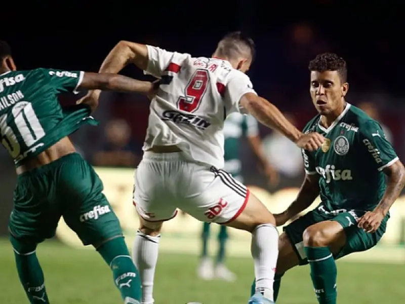 Calleri pede desculpas a palmeirense após tapa em celular