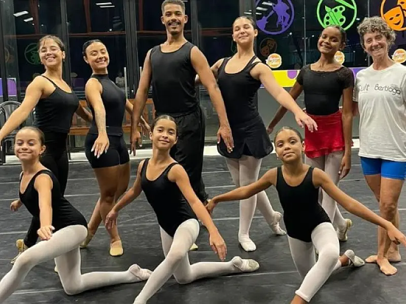 Bailarinos de Bertioga se preparam para bilhar em renomado festival de dança em SP