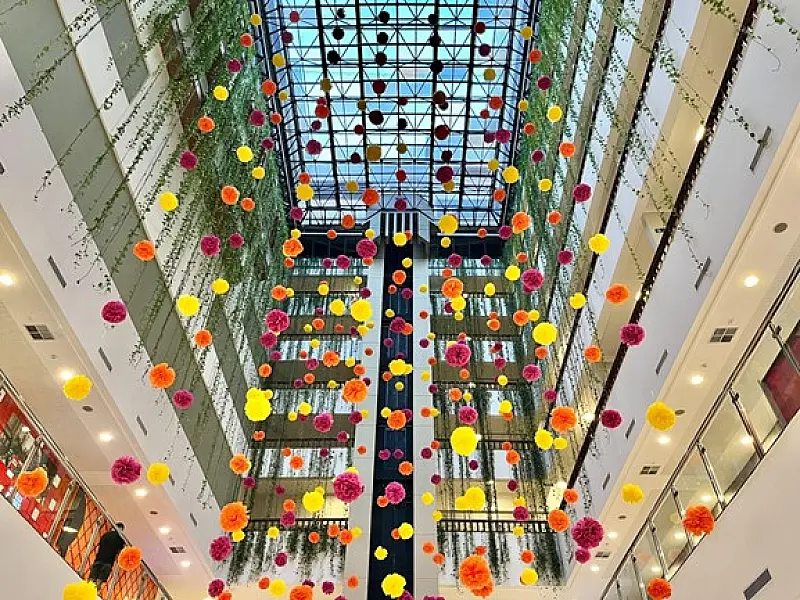 Jardim vertical marca a chegada da Primavera 2023 no Miramar Shopping