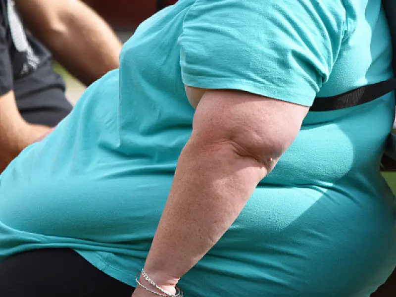 Pessoas obesas têm menor gasto calórico durante o dia, diz estudo