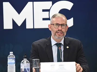 Senado aprova convocação de interino do MEC para explicar 'balcão de negócios'