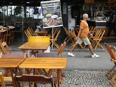 IBGE: volume de serviços cai 3,1% em janeiro em relação a dezembro