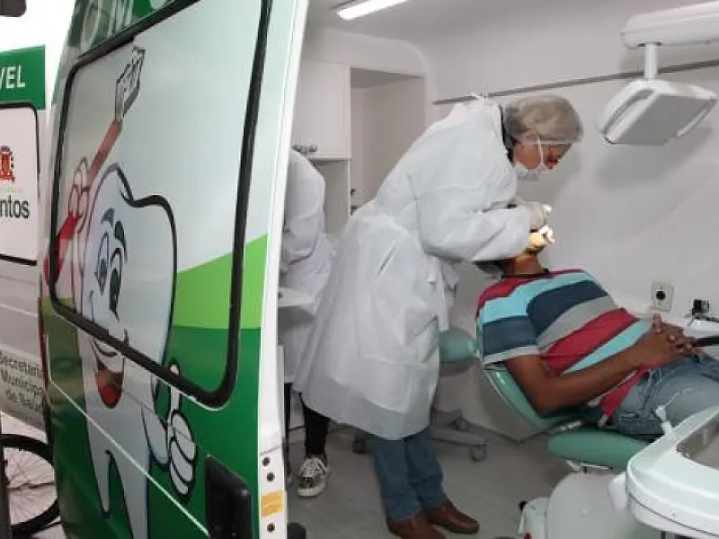 Ação comunitária leva atendimento médico e vacinação a bairro de Santos