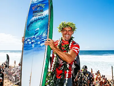 Perto de completar 50 anos, Kelly Slater conquista título de Pipeline