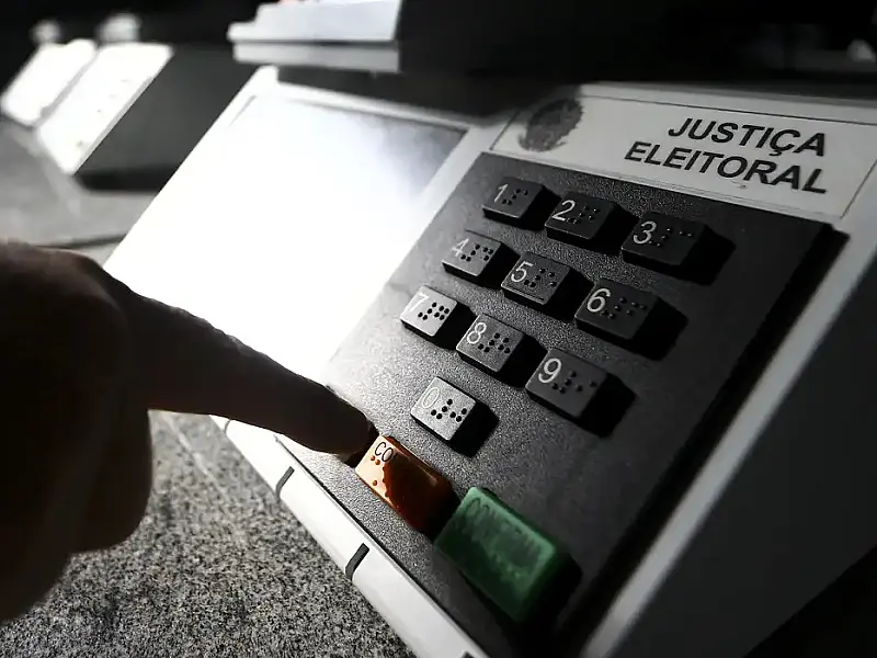 Cármen Lúcia pede que eleitor regularize título até 19 de maio