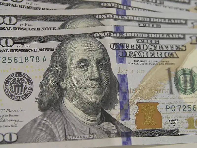 Tesouro capta US$ 4,5 bi no exterior com juros mais altos