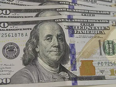 Tesouro capta US$ 4,5 bi no exterior com juros mais altos