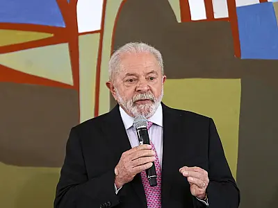 Lula diz que democracia é o patrimônio mais precioso da população